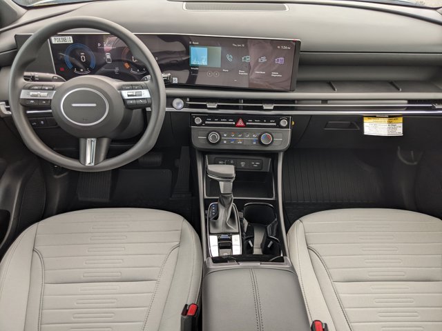 2025 Hyundai Santa Cruz SE Image 12 of 24