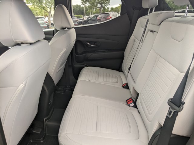 2025 Hyundai Santa Cruz SE Image 11 of 24