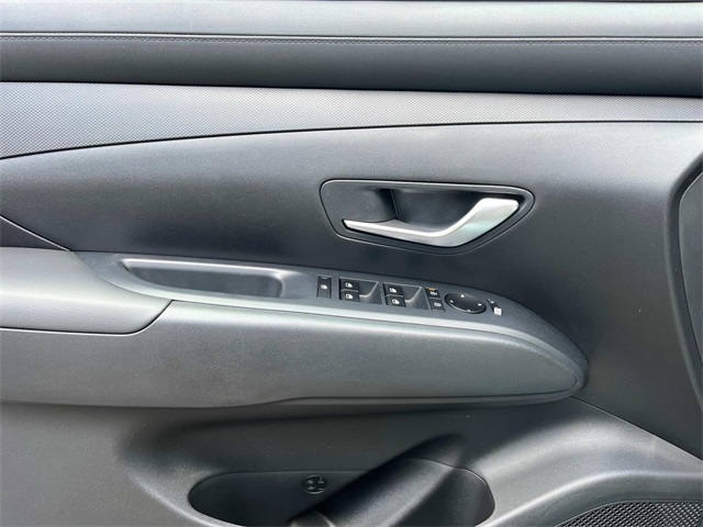 2025 Hyundai Santa Cruz SE Image 7 of 12