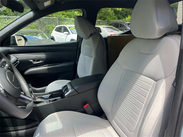 2025 Hyundai Santa Cruz SE Image 6 of 12