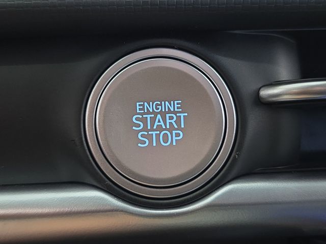 2025 Hyundai Santa Cruz SE Image 18 of 39