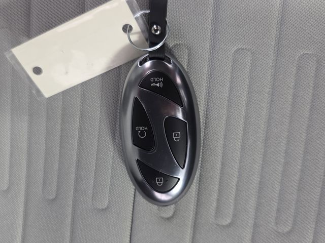 2025 Hyundai Santa Cruz SE Image 29 of 39