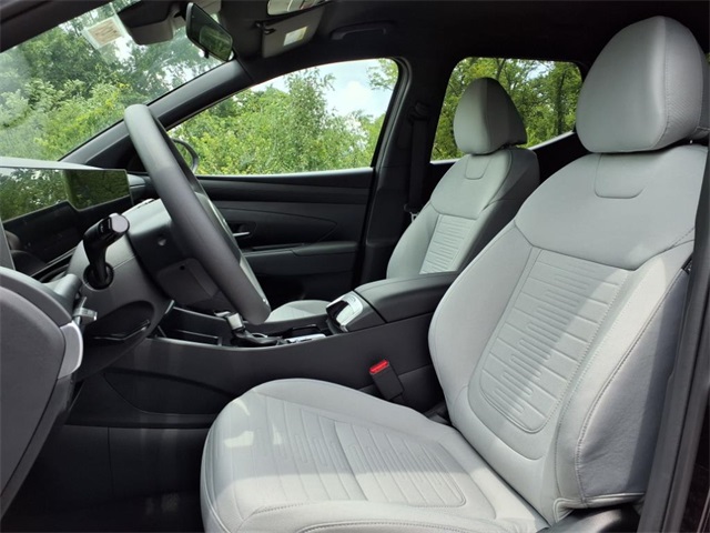 2025 Hyundai Santa Cruz SE Image 6 of 13