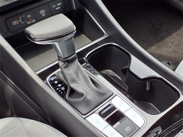 2025 Hyundai Santa Cruz SE Image 12 of 13