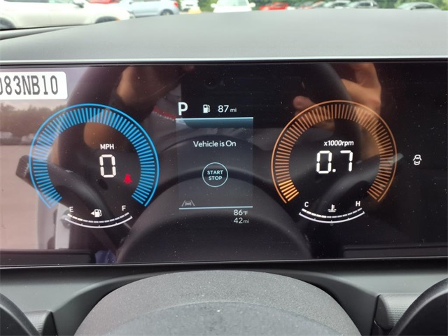 2025 Hyundai Santa Cruz SE Image 8 of 13