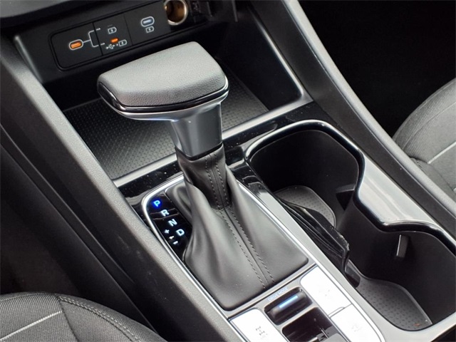 2025 Hyundai Santa Cruz SE Image 12 of 13