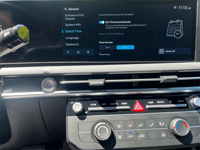 2025 Hyundai Santa Cruz SE Image 9 of 12