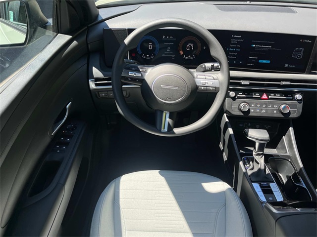2025 Hyundai Santa Cruz SE Image 8 of 12