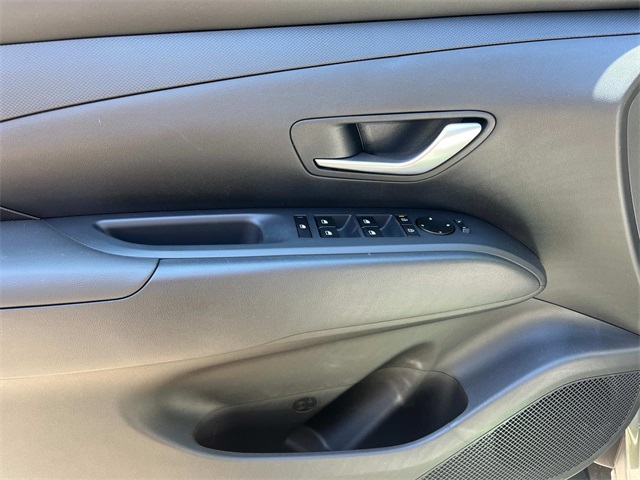 2025 Hyundai Santa Cruz SE Image 7 of 12