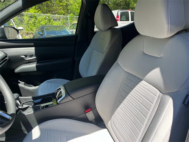 2025 Hyundai Santa Cruz SE Image 6 of 12