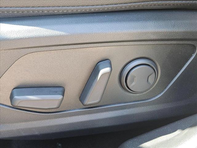 Vehicle image 9 of 17