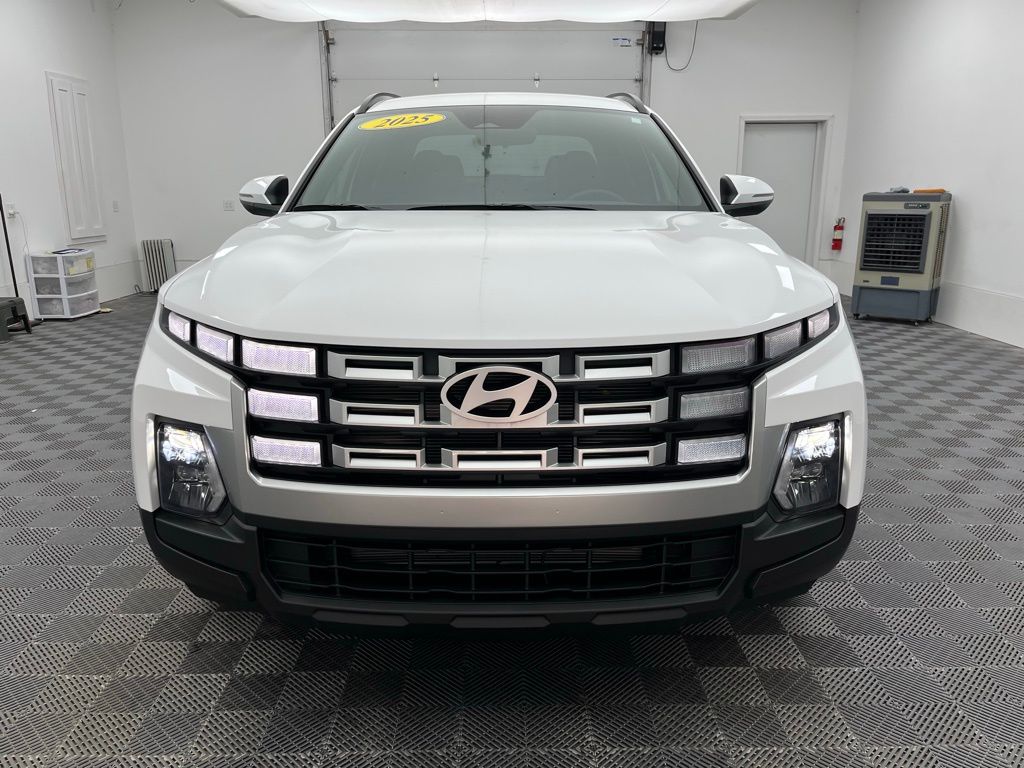 2025 Hyundai Santa Cruz SEL Image 2 of 33