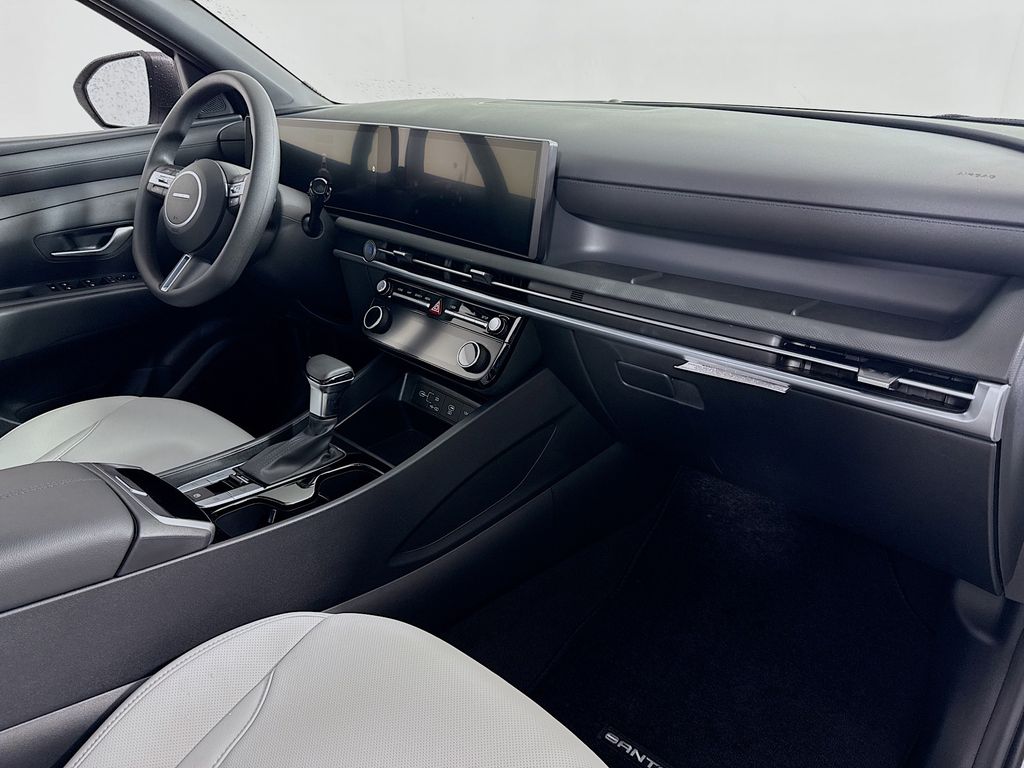 2025 Hyundai Santa Cruz SEL Image 16 of 31