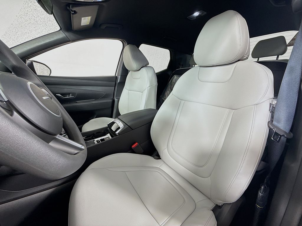 2025 Hyundai Santa Cruz SEL Image 14 of 31