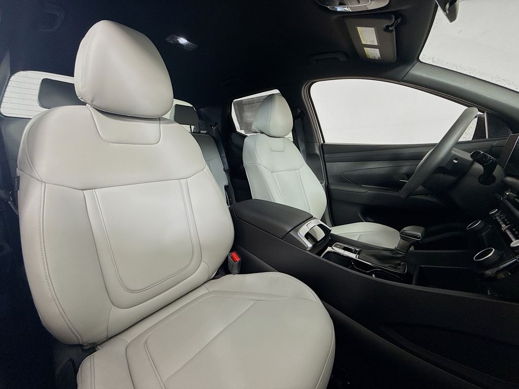 2025 Hyundai Santa Cruz SEL Image 15 of 31