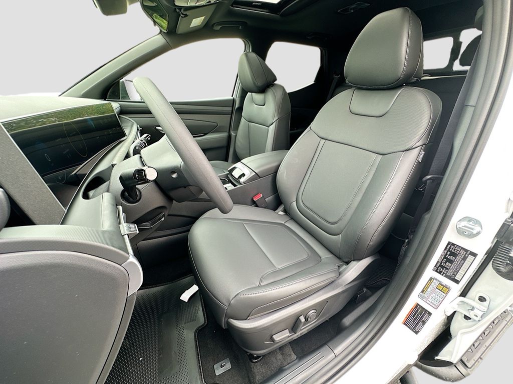 Vehicle image 16 of 23