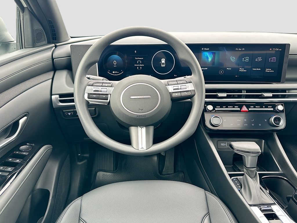 Vehicle image 19 of 23