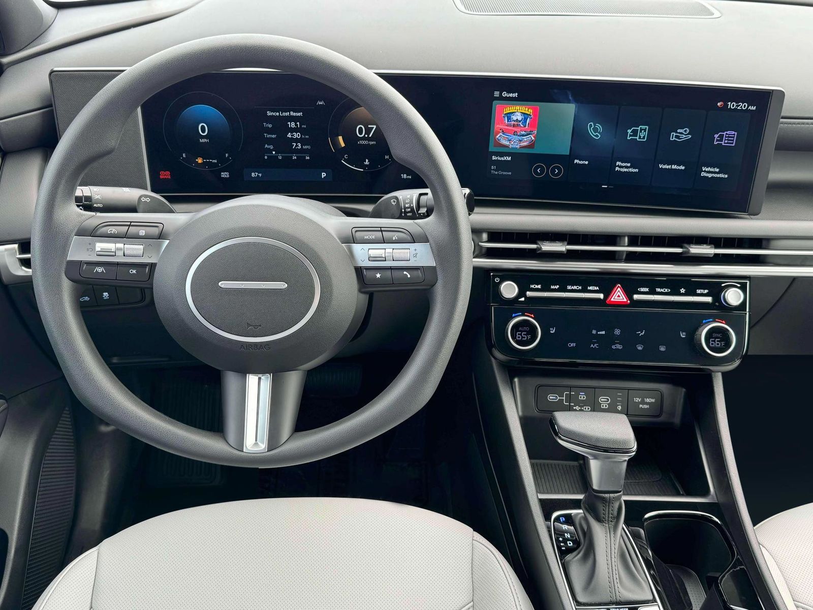 Vehicle image 17 of 19