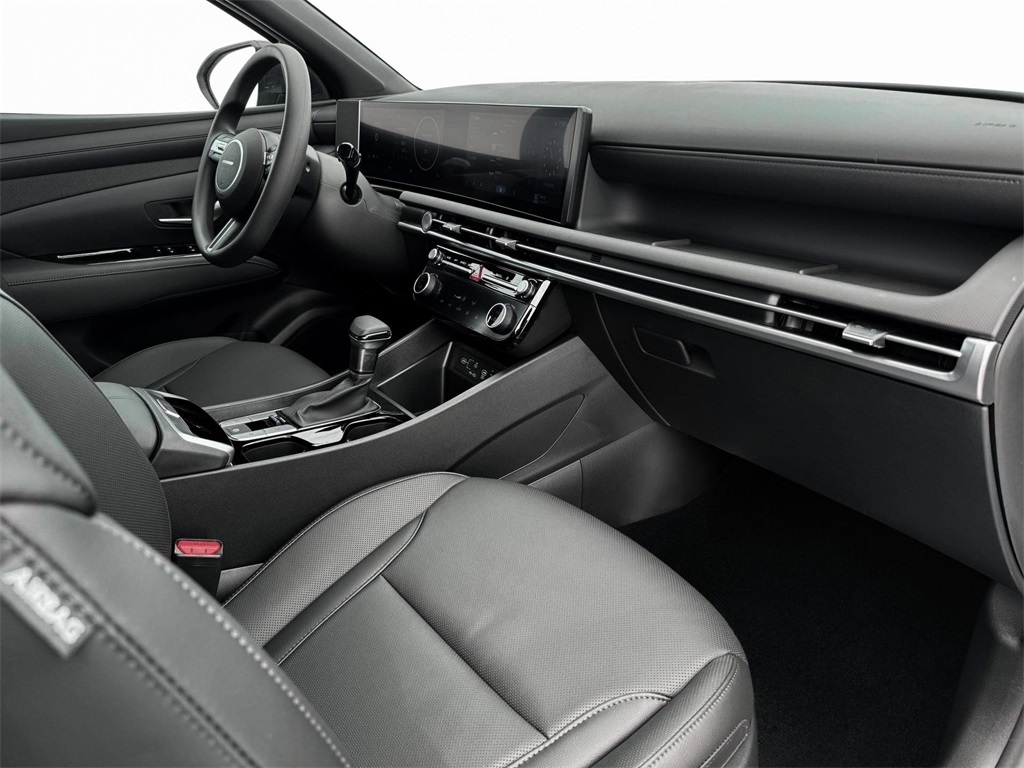 Vehicle image 15 of 19