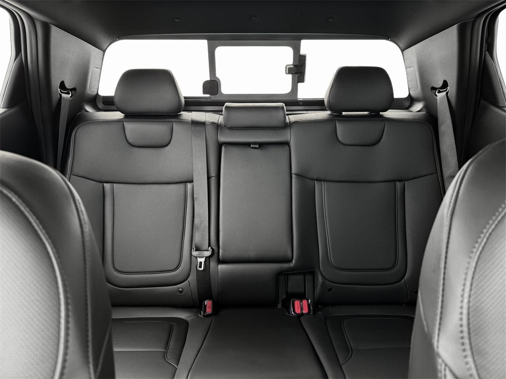 Vehicle image 16 of 19