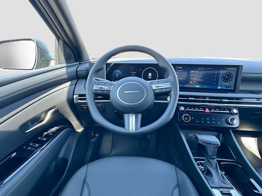 Vehicle image 18 of 23