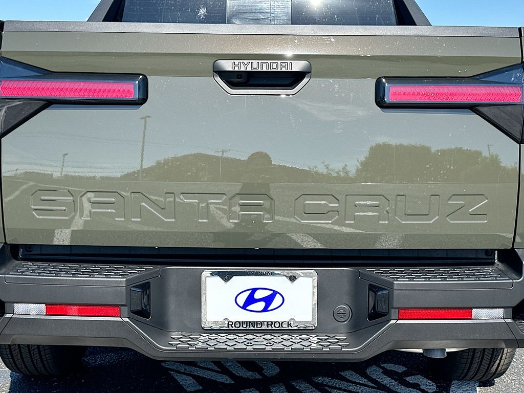 Vehicle image 21 of 23