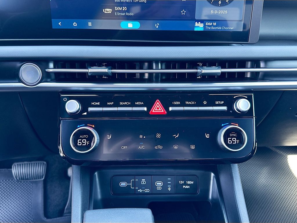 Vehicle image 13 of 23