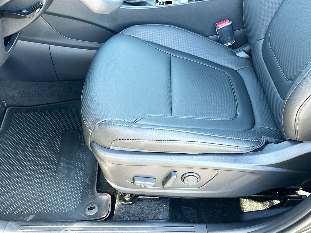 Vehicle image 20 of 23