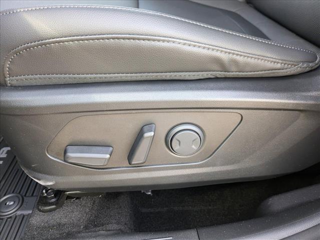 Vehicle image 4 of 19