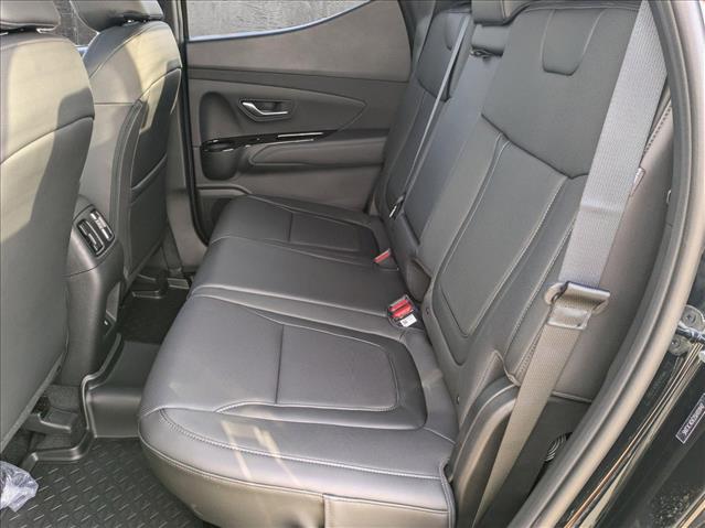 Vehicle image 17 of 19