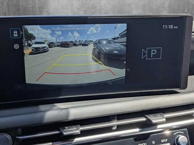 Vehicle image 16 of 18