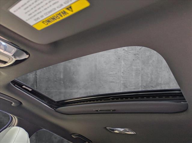 Vehicle image 17 of 19