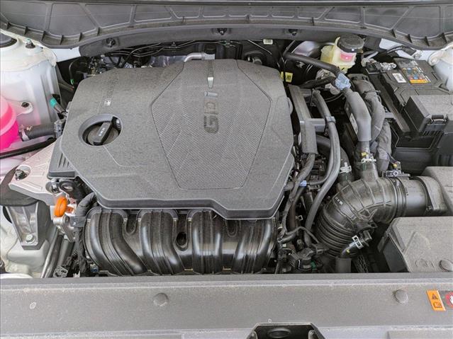 Vehicle image 8 of 19