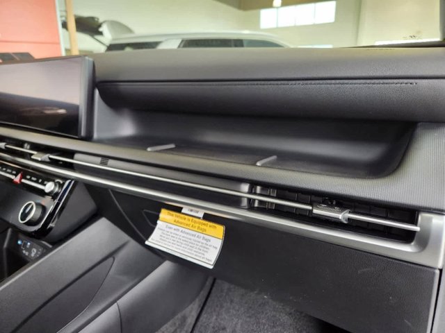 Vehicle image 13 of 15