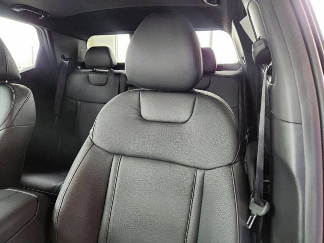 Vehicle image 7 of 15