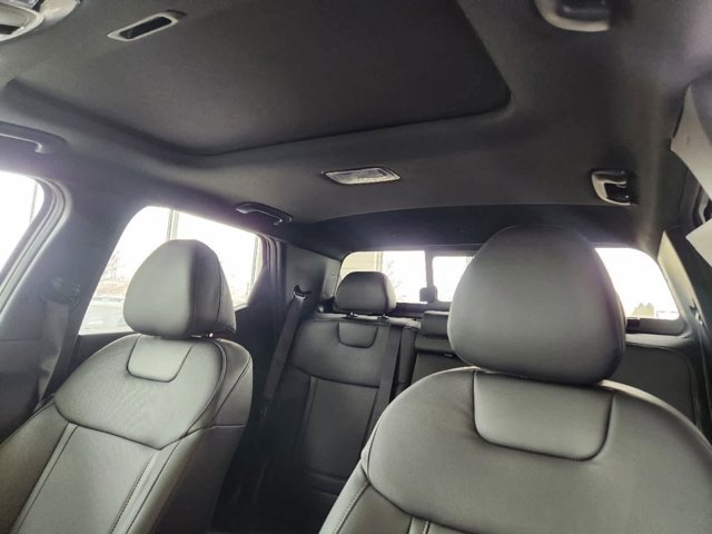 Vehicle image 10 of 15