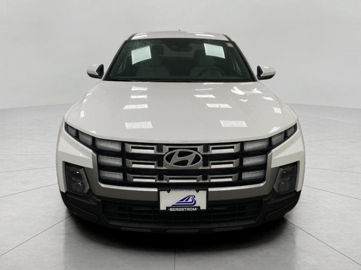 2025 Hyundai Santa Cruz SE Image 3 of 32