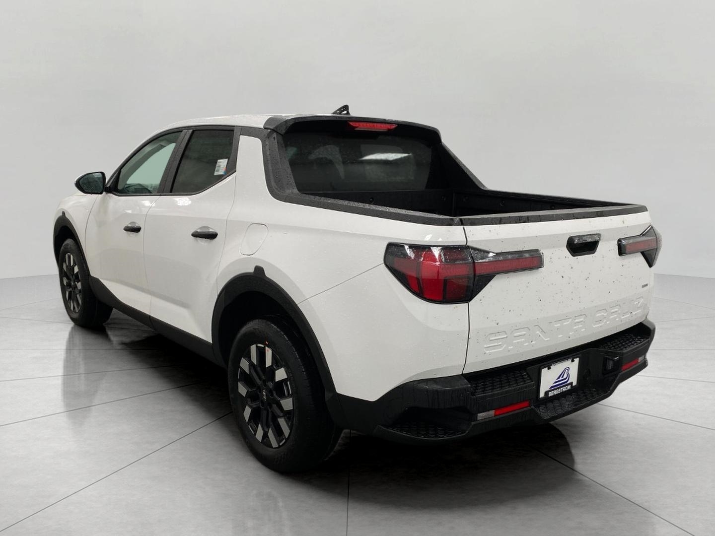 2025 Hyundai Santa Cruz SE Image 8 of 32