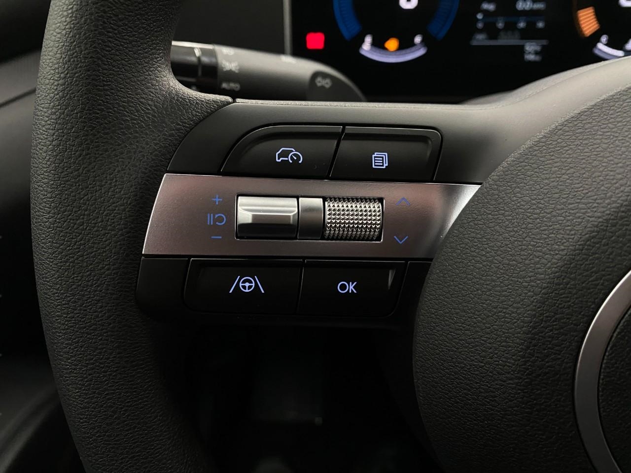 2025 Hyundai Santa Cruz SE Image 16 of 32