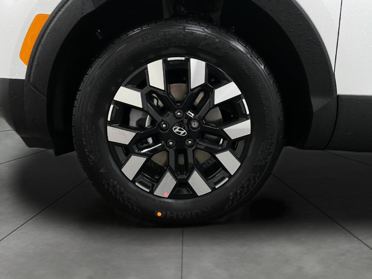 2025 Hyundai Santa Cruz SE Image 12 of 32