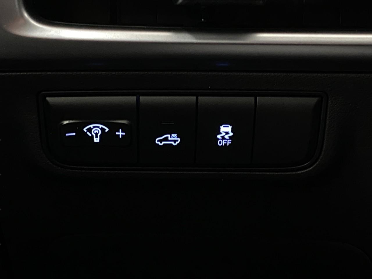 2025 Hyundai Santa Cruz SE Image 13 of 32