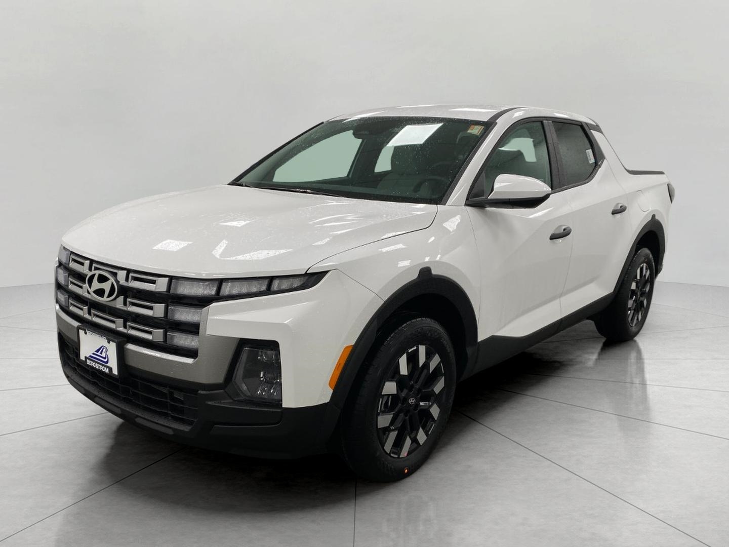 2025 Hyundai Santa Cruz SE Image 1 of 32