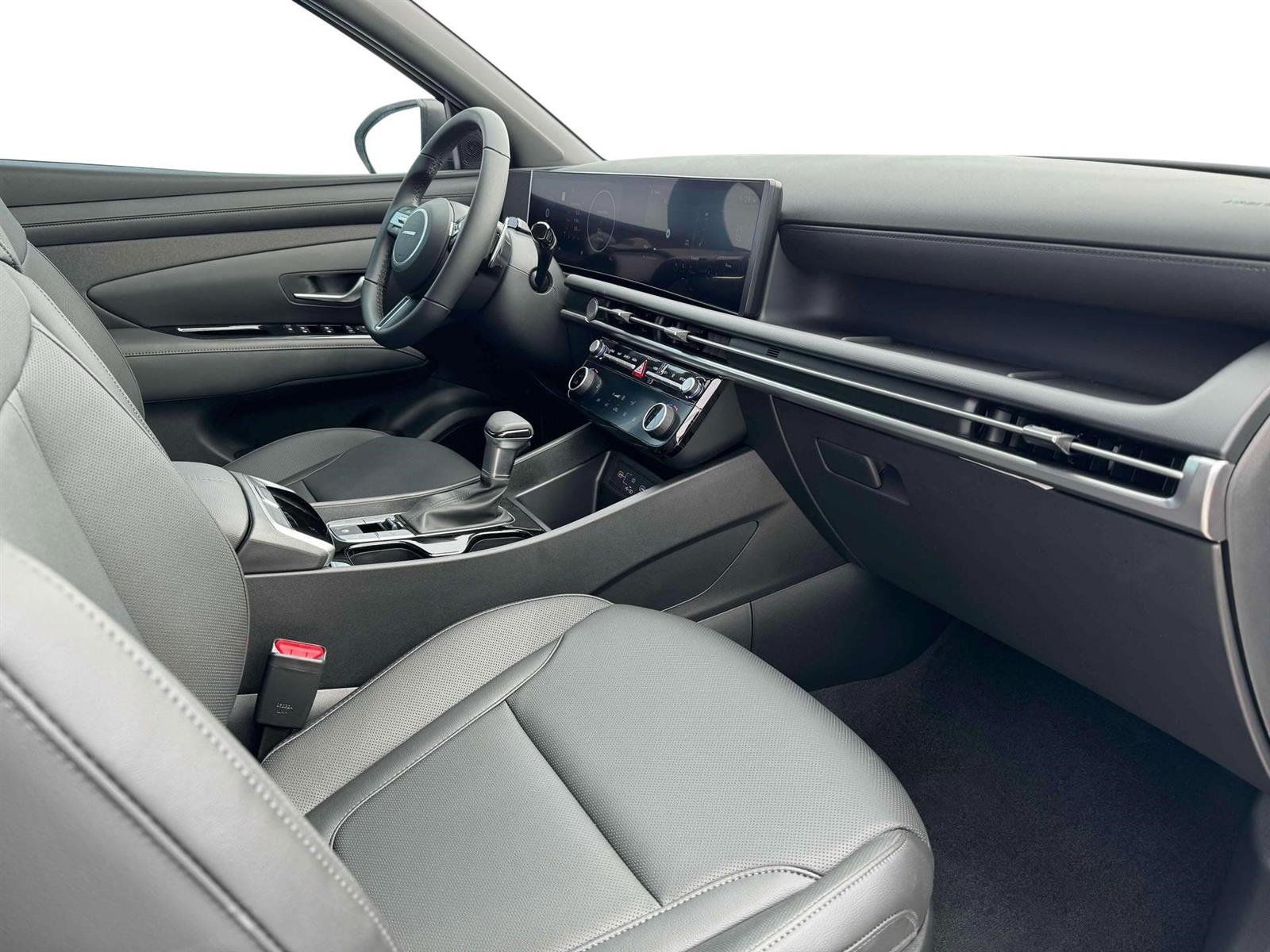 Vehicle image 17 of 19