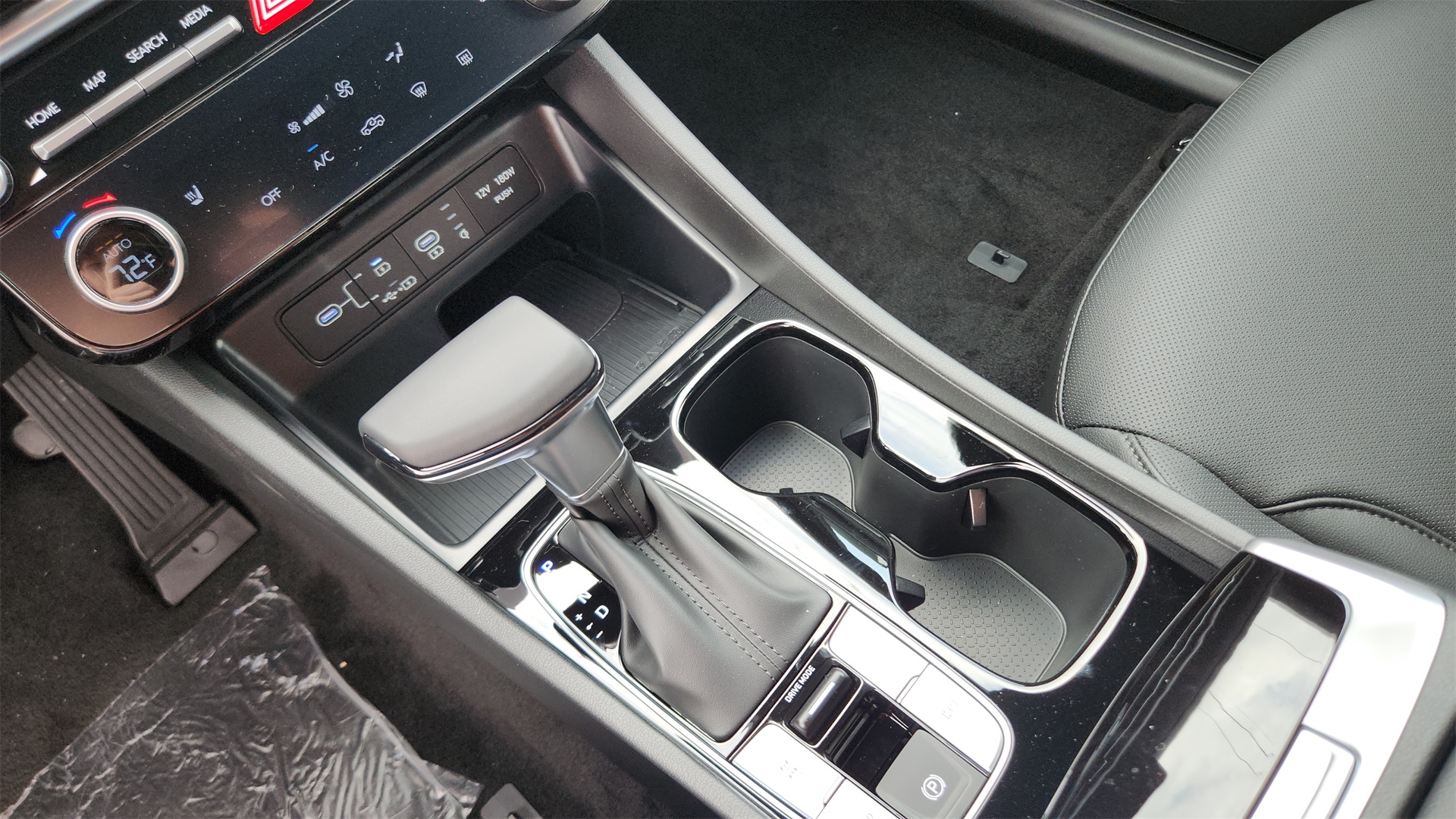 Vehicle image 17 of 28