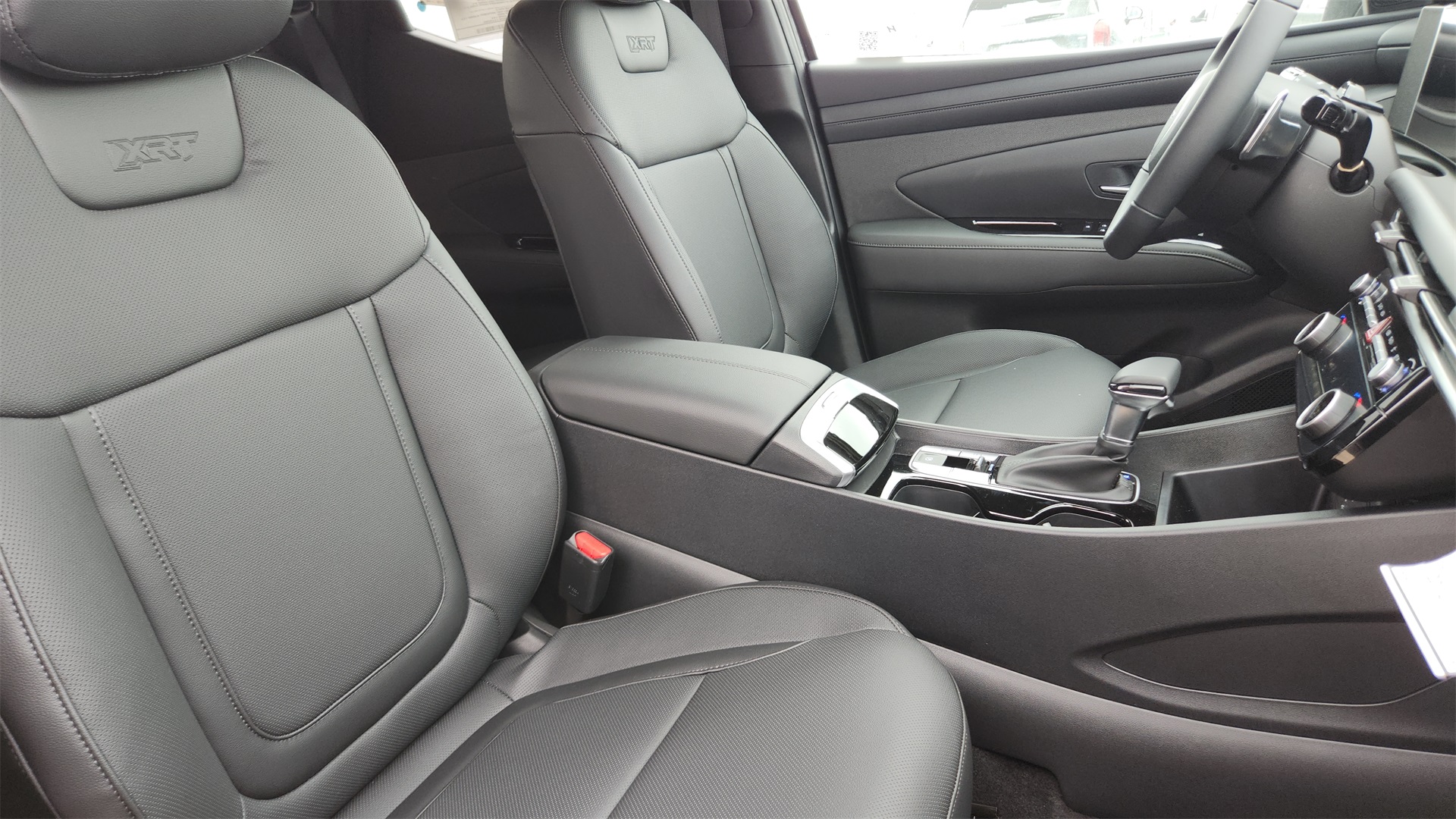 Vehicle image 27 of 28