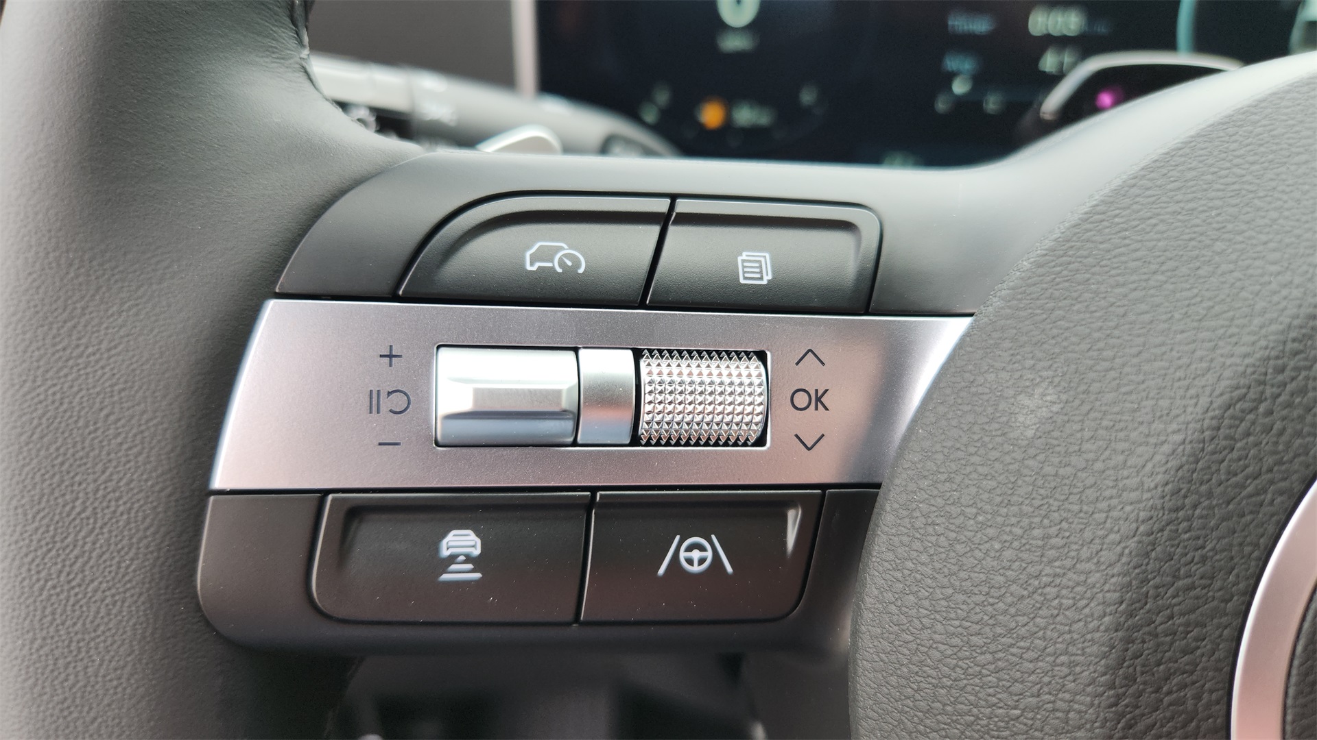 Vehicle image 12 of 28