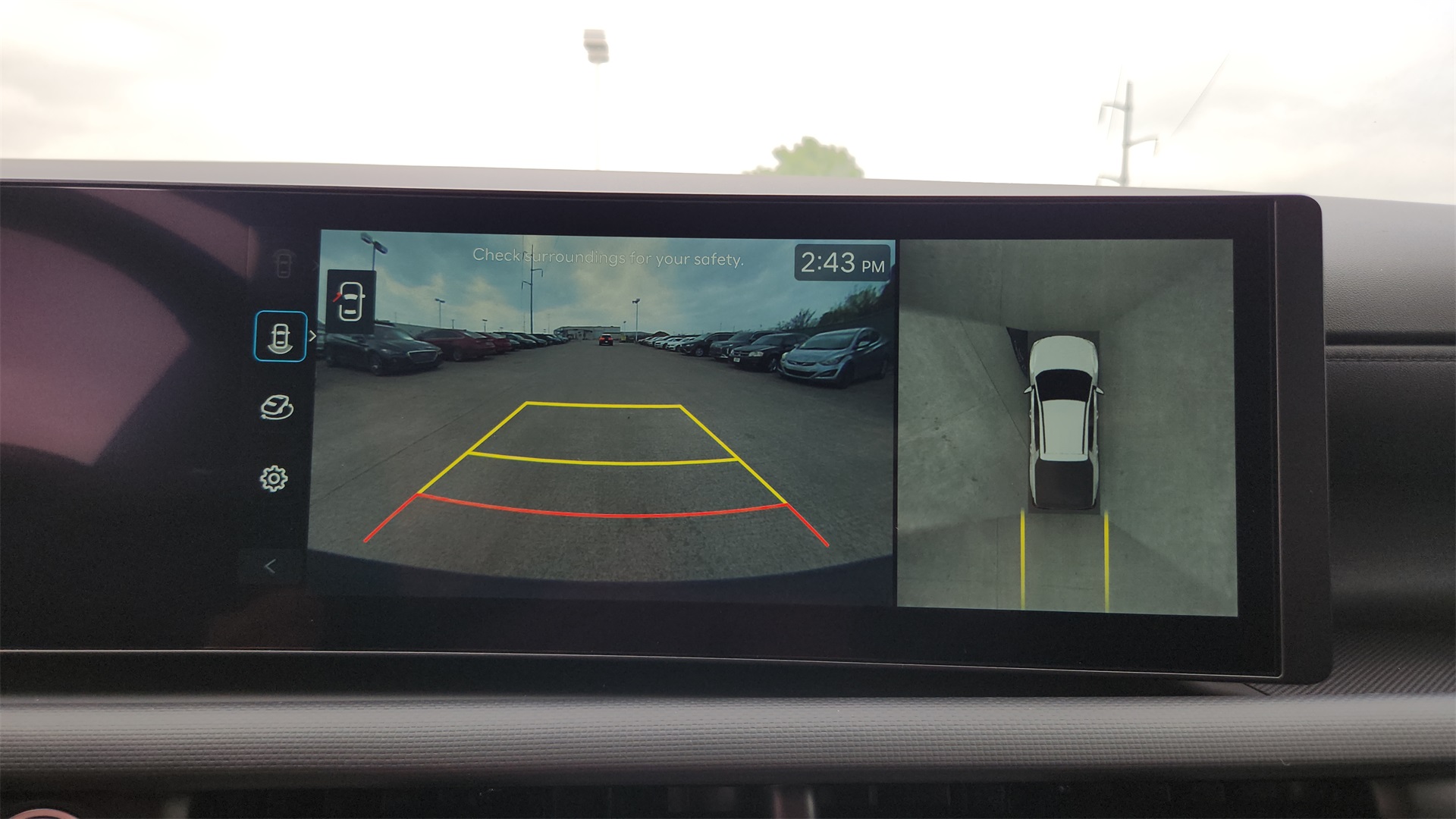 Vehicle image 21 of 28