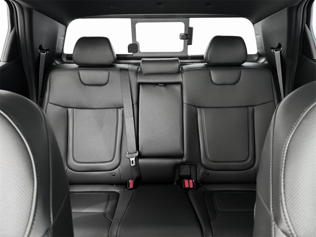 Vehicle image 16 of 19