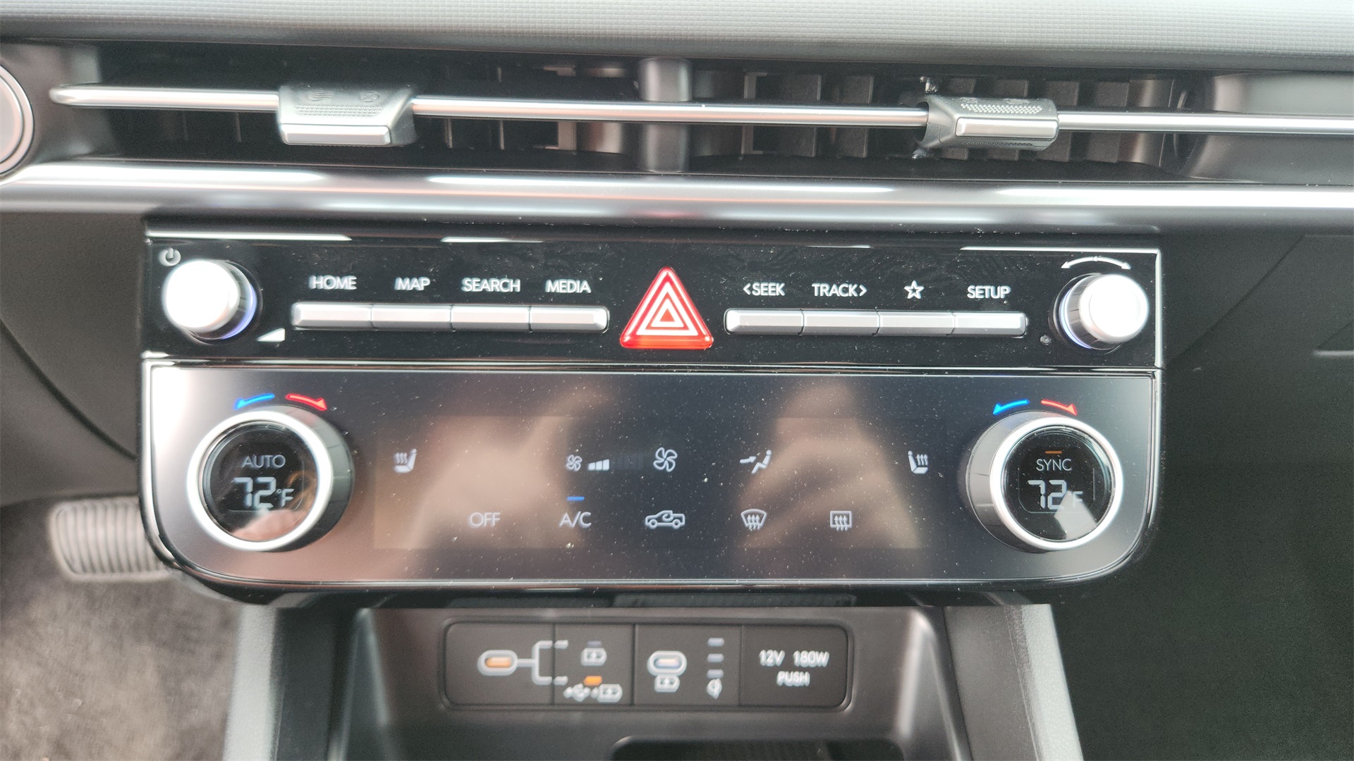 Vehicle image 17 of 26