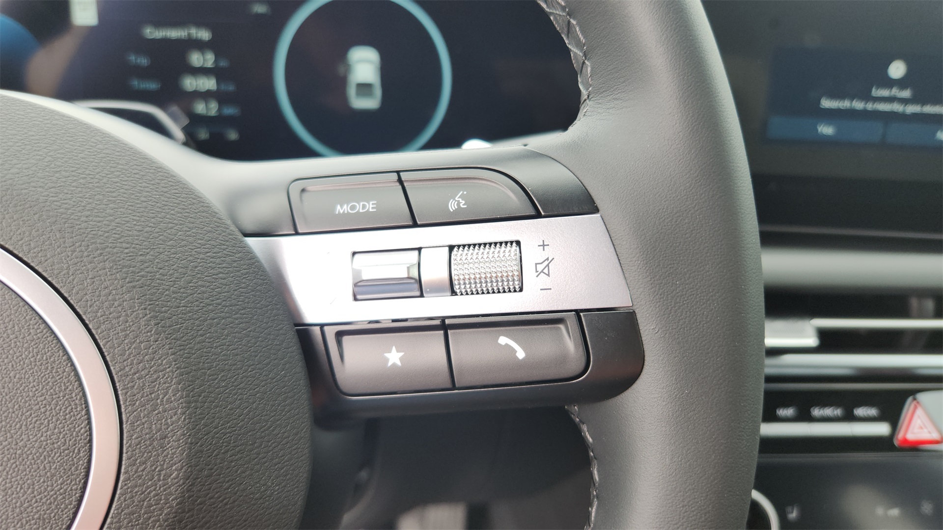 Vehicle image 13 of 26